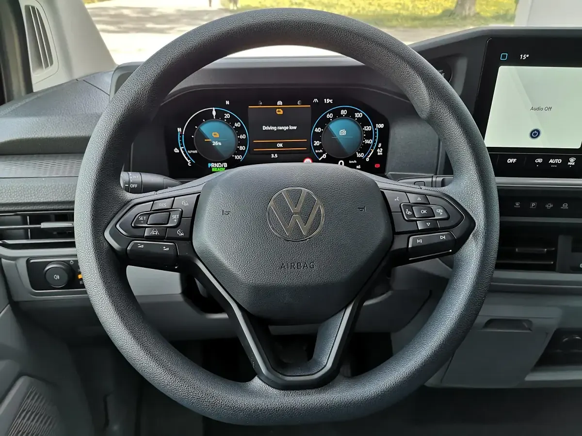 Neu VW T7 100 kW (136 PS) 2026 Midnight black metallic Van