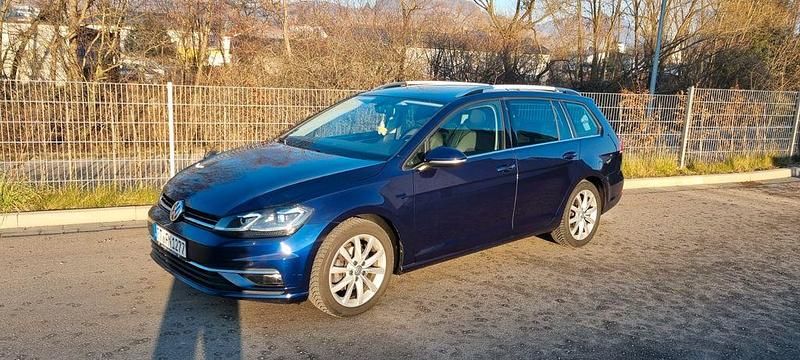 Blau Gebraucht 2020 VW Golf VII Highline Kombi | 16.900 € (Fairer Preis) - Bild 1/4