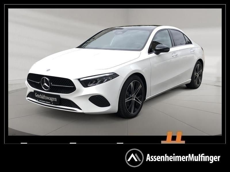 Weiß Gebraucht 2025 Mercedes A200 Progressive Limousine | 36.979 € (Teuer) - Bild 1/4