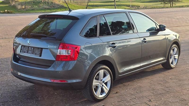 Gebraucht Skoda Rapid Drive 90 PS (66 kW) 2017 Grau Kleinwagen