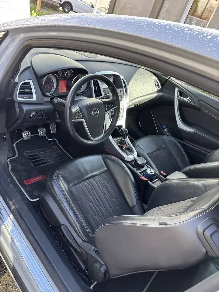 Gebraucht Opel Astra GTC Edition 165 PS (121 kW) 2011 Limousine