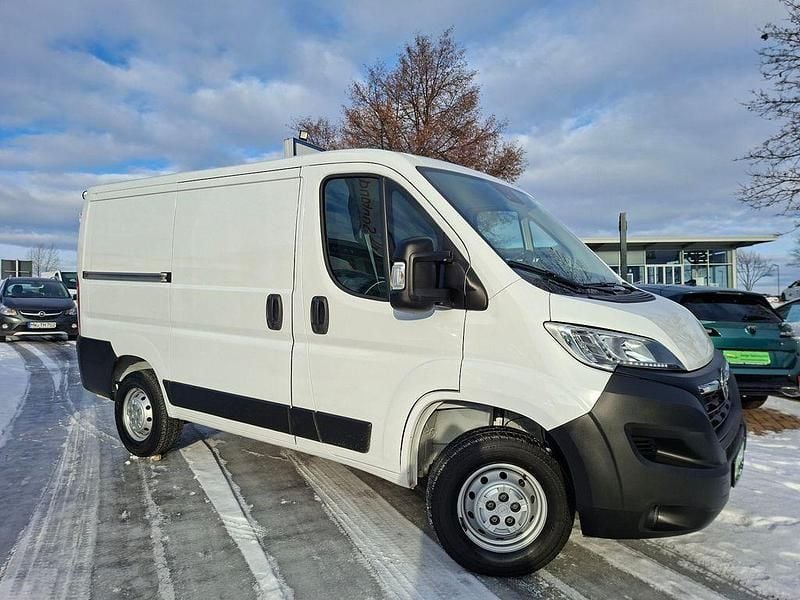 Weiß Gebraucht 2024 Opel Movano Limousine | 20.825 € (Guter Preis) - Bild 1/4