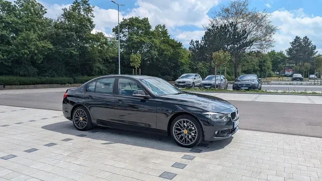 Gebraucht BMW 320 Advantage 190 PS (139 kW) 2017 Schwarz Limousine