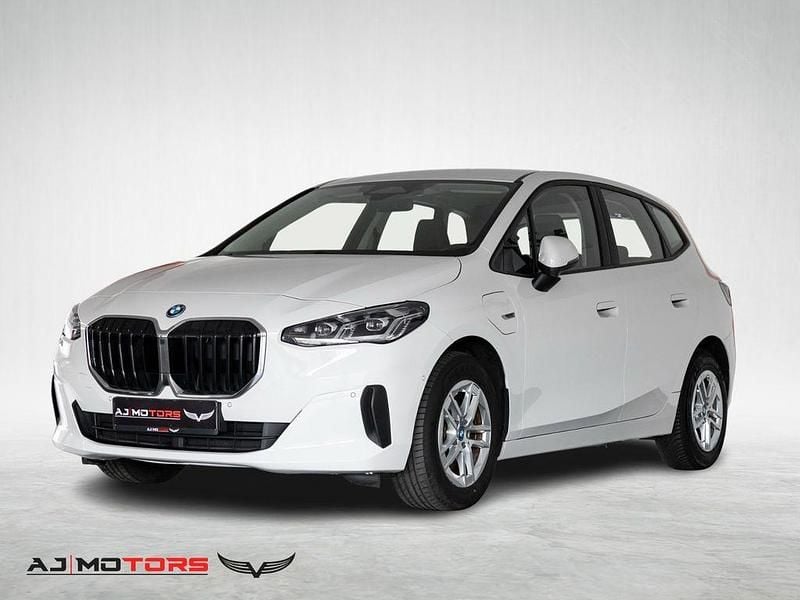 Weiß Gebraucht 2022 BMW 225 Active Tourer Sport Line Van / Kleinbus | 25.990 € (Superpreis) - Bild 1/4