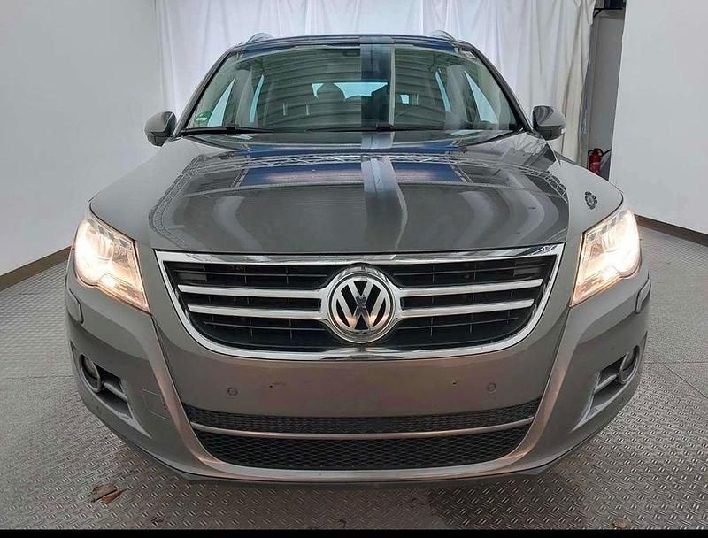 Gebraucht VW Tiguan Team 140 PS (102 kW) 2010 Grau SUV
