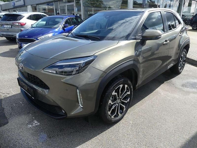 Manganbronze Gebraucht 2023 Toyota Yaris Cross Team SUV | 23.900 € (Fairer Preis) - Bild 1/4