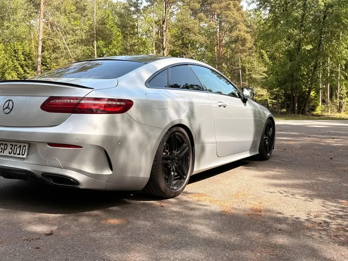 Gebraucht Mercedes E220 AMG line 194 PS (142 kW) 2018 Silber Coupé