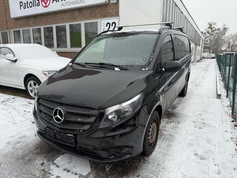 Schwarz Gebraucht 2017 Mercedes Vito Van / Kleinbus | 18.590 € (Superpreis) - Bild 1/4