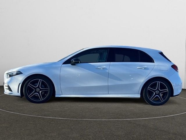 Gebraucht Mercedes A200 AMG line 163 PS (119 kW) 2021 Polarweiss unilack Limousine