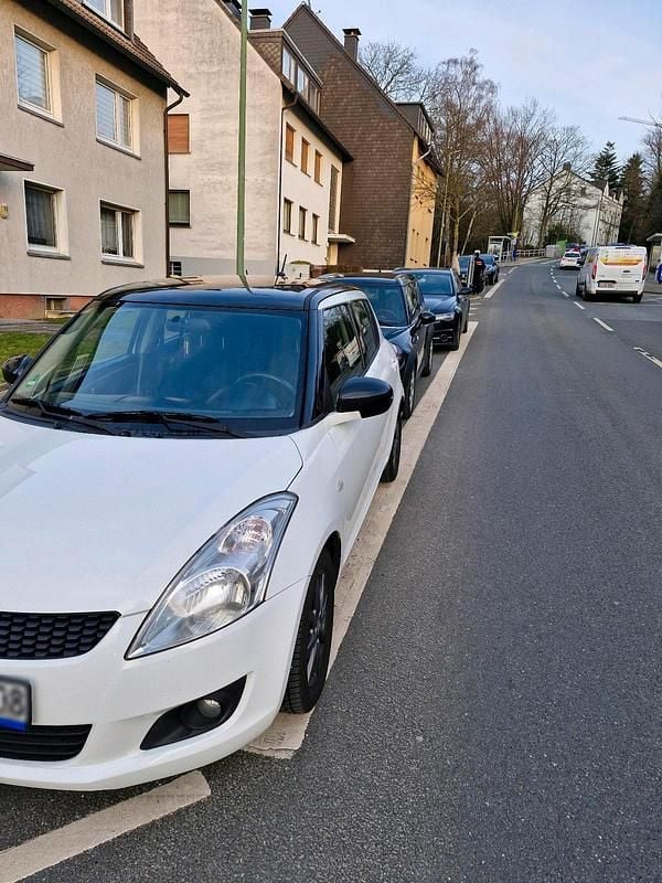 Gebraucht Suzuki Swift 92 PS (67 kW) 2011 Weiß Kleinwagen