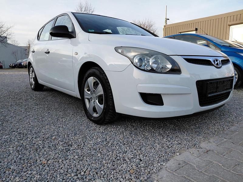 Gebraucht Hyundai i30 105 PS (77 kW) 2009 Weiß Kleinwagen