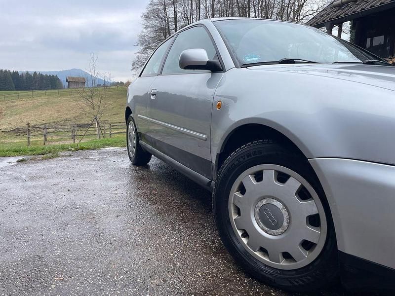 Gebraucht Audi A3 Ambiente 101 PS (74 kW) 1999 Silber Kleinwagen