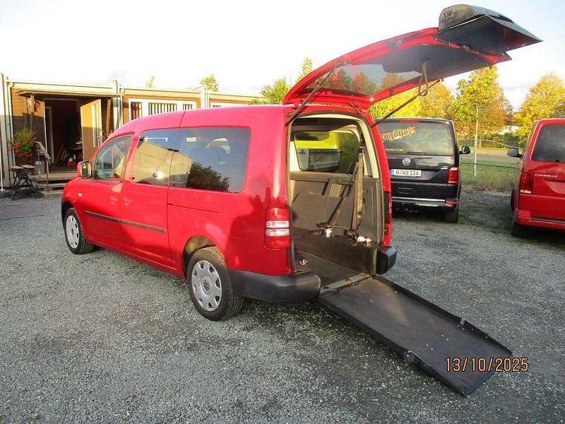 Rot Gebraucht 2014 VW Caddy Maxi Trendline Van / Kleinbus | 12.980 € - Bild 1/4