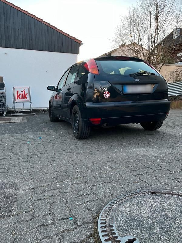 Usata Ford Focus SE 101 CV (74 kW) 2002 Nero Utilitaria
