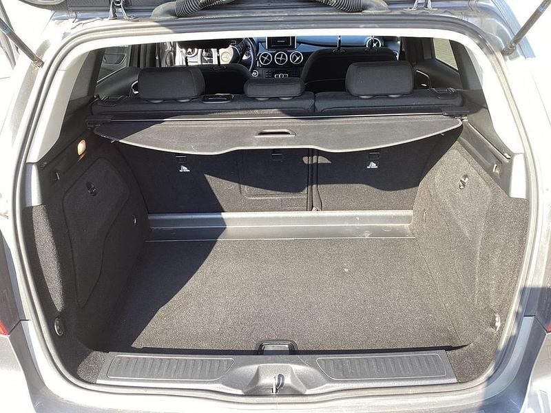 Gebraucht Mercedes B180 122 PS (89 kW) 2014 Grau Van / Kleinbus