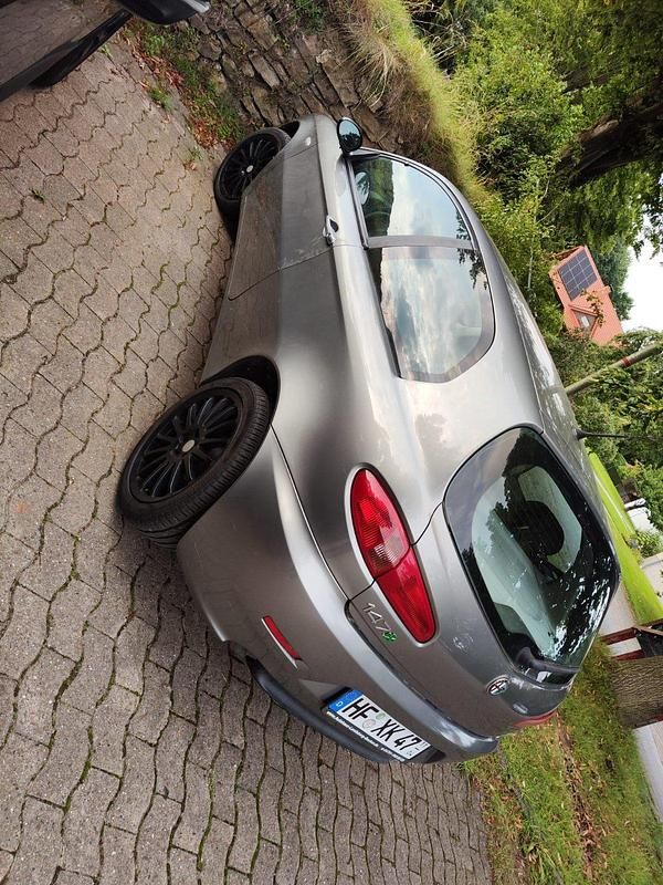 Grau Gebraucht 2006 Alfa Romeo 147 Kleinwagen | 499 € (Superpreis) - Bild 1/4
