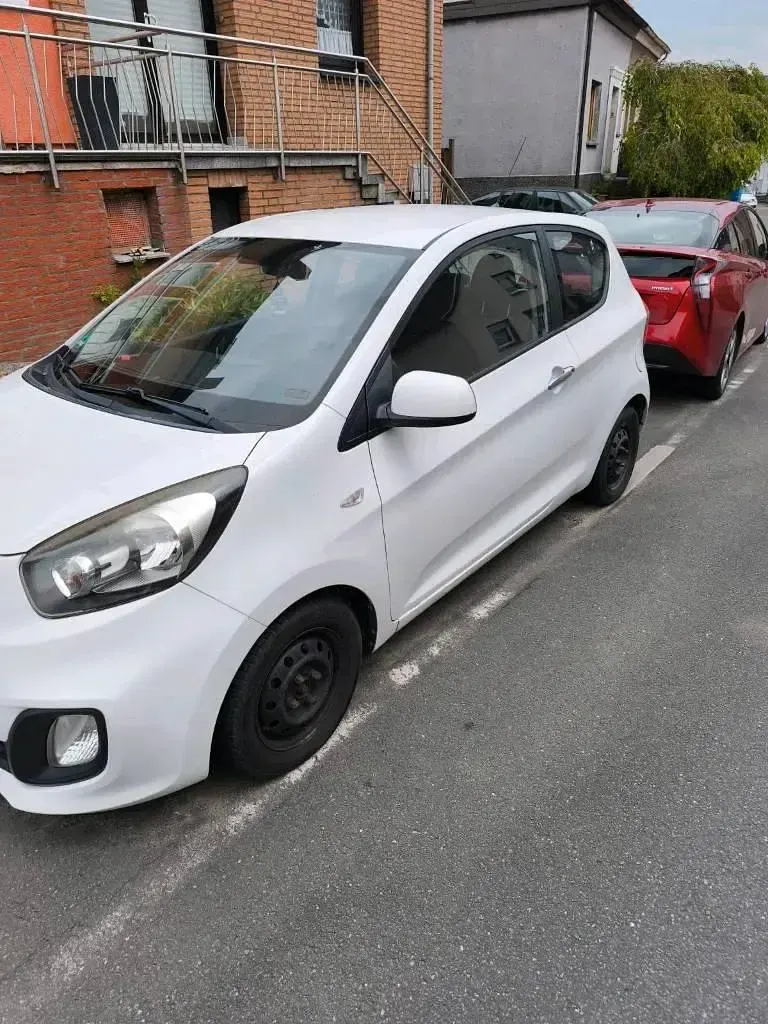 Gebraucht Kia Picanto Attract 69 PS (50 kW) 2013 Weiß Kleinwagen