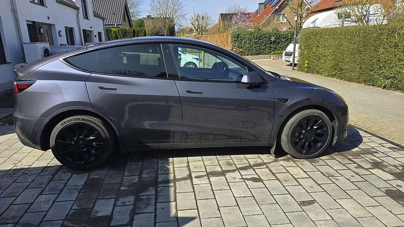 Grau Gebraucht 2022 Tesla Model Y Long Range AWD SUV | 36.500 € (Guter Preis) - Bild 1/4