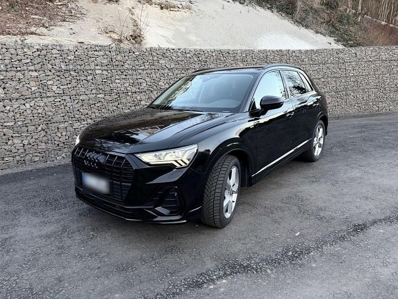 Second-hand Audi Q3 S-Line 190 CP (139 kW) 2019 Negru SUV