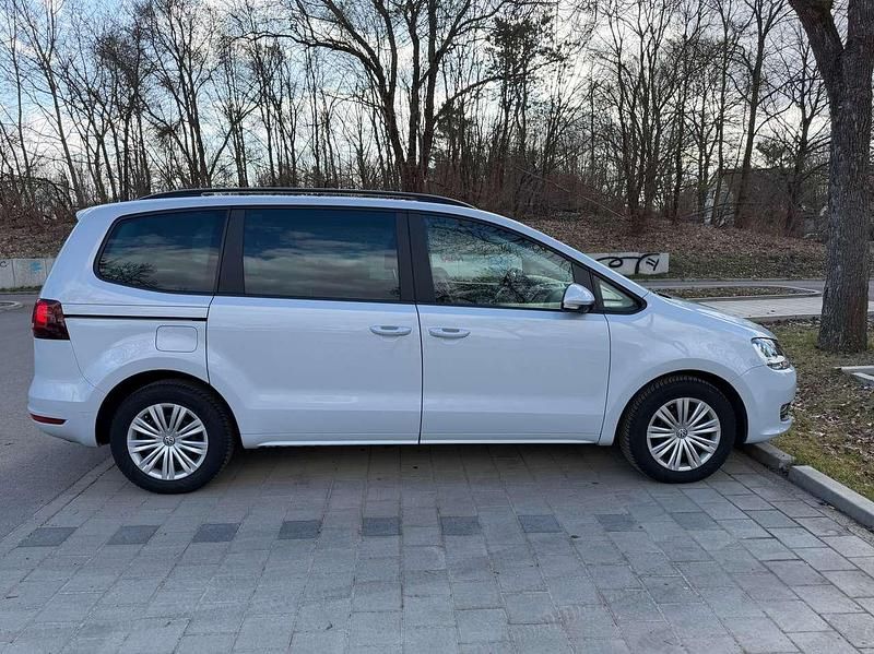 Gebraucht VW Sharan Trendline 150 PS (110 kW) 2018 Weiß Van / Kleinbus