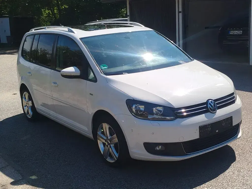 Gebraucht VW Touran Life 105 PS (77 kW) 2013 Weiß Van / Kleinbus