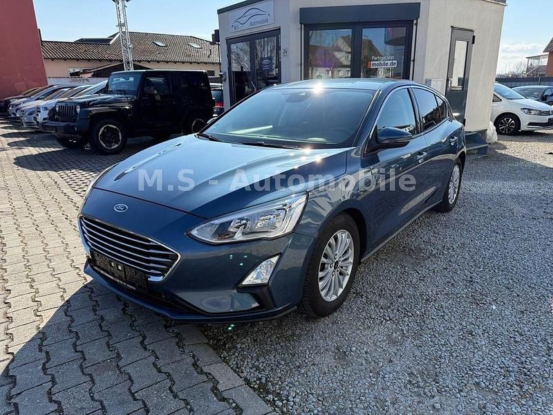 Gebraucht Ford Focus Titanium 125 PS (91 kW) 2018 Chromablau metallic Limousine