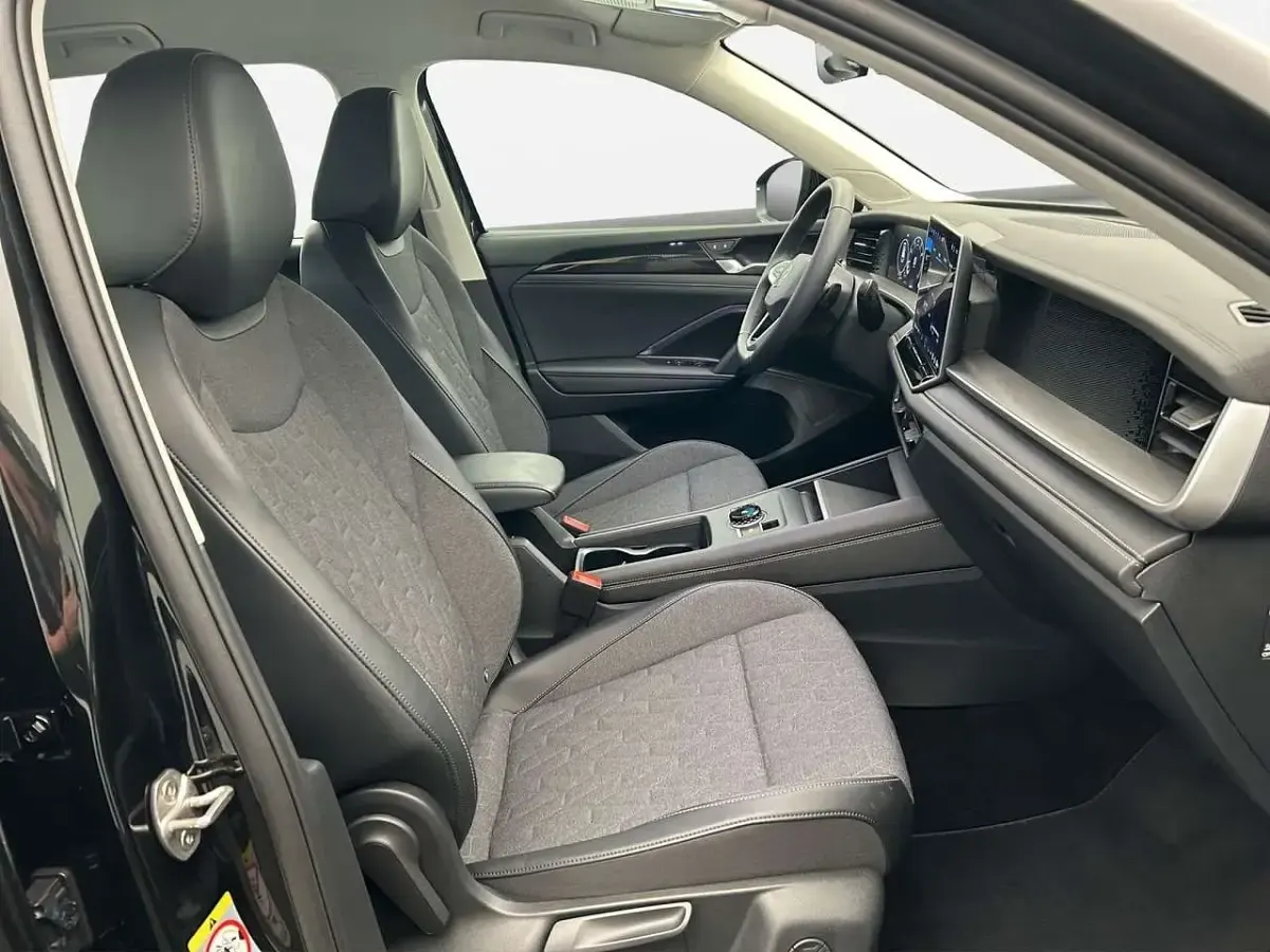 Gebraucht VW Tayron Life 150 PS (110 kW) 2025 Grenadillschwarz metallic SUV