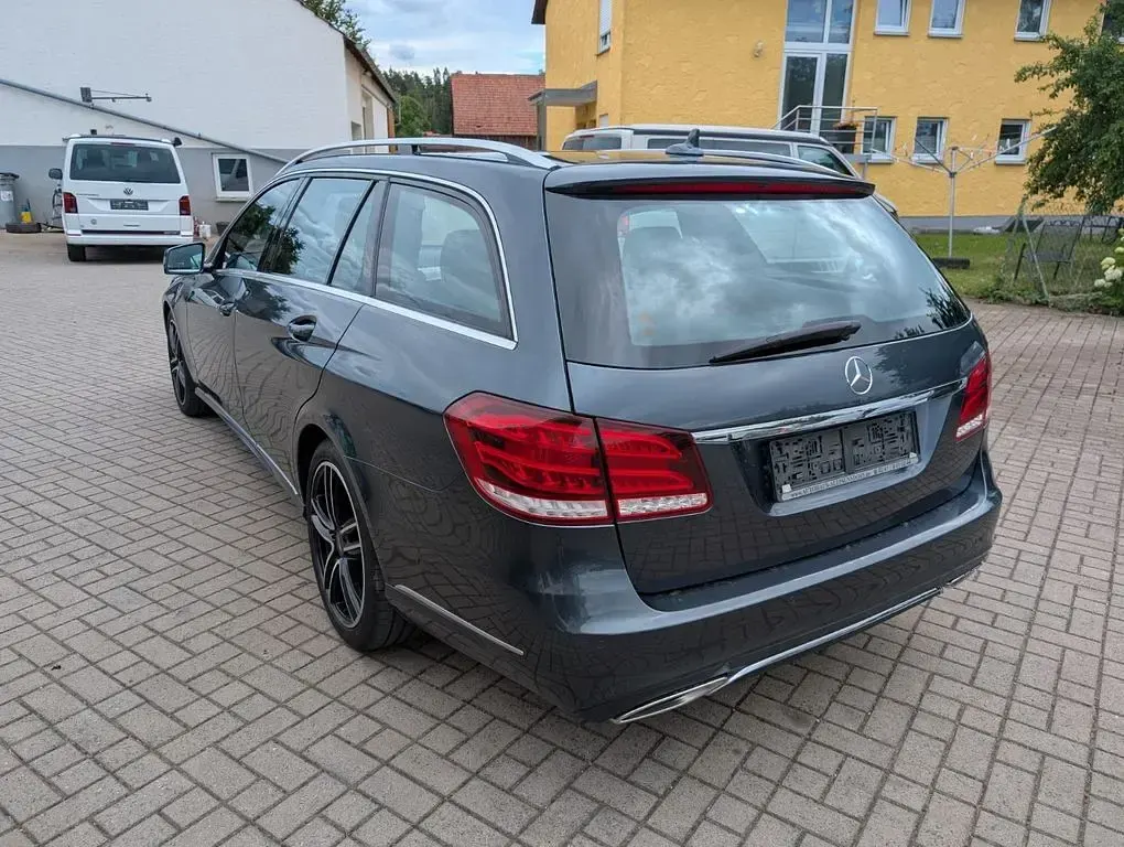 Gebraucht Mercedes E350 Avantgarde 258 PS (189 kW) 2016 Grau Kombi