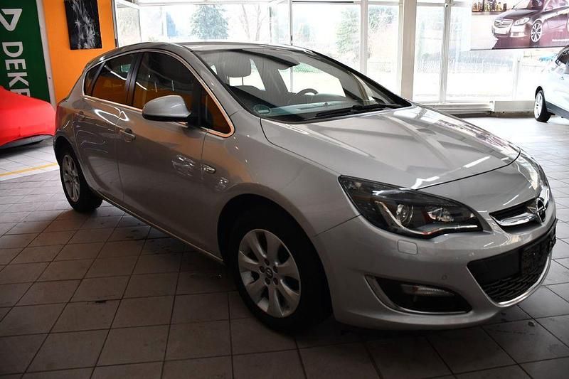 Gebraucht Opel Astra Exklusiv 120 PS (88 kW) 2015 Silber Limousine