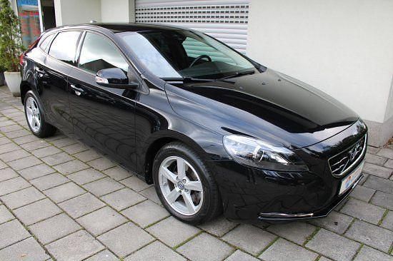 Blacksaphire (metallic) Gebraucht 2014 Volvo V40 You! Kombi | 11.450 € (Fairer Preis) - Bild 1/4