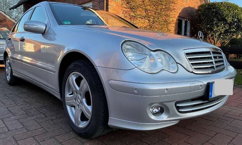 Silber Gebraucht 2006 Mercedes C180 Limousine | 7.700 € (Etwas zu teuer) - Bild 1/4