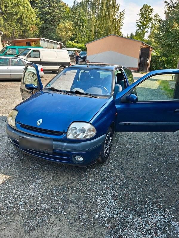 Blau Gebraucht 2000 Renault Clio II Kleinwagen | 900 € (Fairer Preis) - Bild 1/4