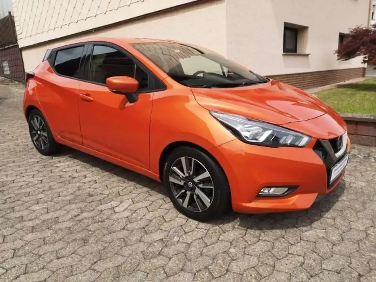 Gebraucht Nissan Micra N-Connecta 90 PS (66 kW) 2017 Energy orange (m) Kleinwagen