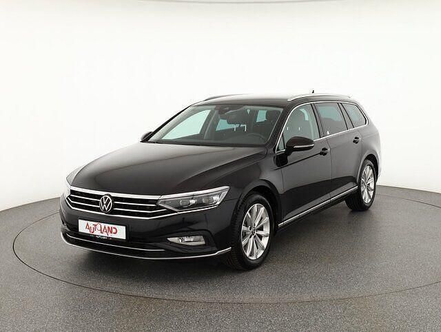 Deep black perleffect (metallic) Gebraucht 2022 VW Passat Elegance Kombi | 28.490 € (Teuer) - Bild 1/4