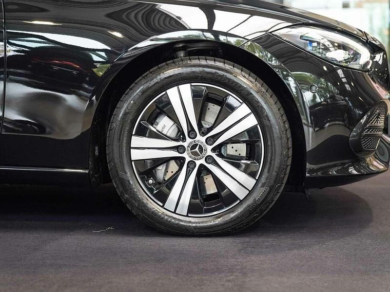 Gebraucht Mercedes C300e Avantgarde 197 PS (144 kW) 2024 Obsidianschwarz Kombi