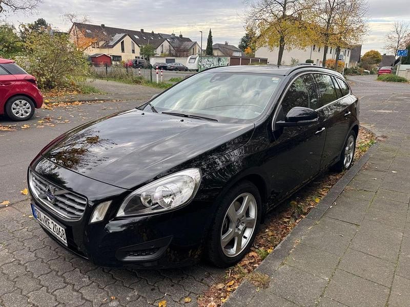 Schwarz Gebraucht 2011 Volvo V60 Kinetic Kombi | 10.999 € (Etwas zu teuer) - Bild 1/4
