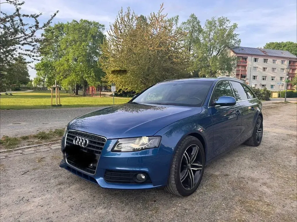 Używany Audi A4 Attraction 160 KM (117 kW) 2011 Niebieski Kombi