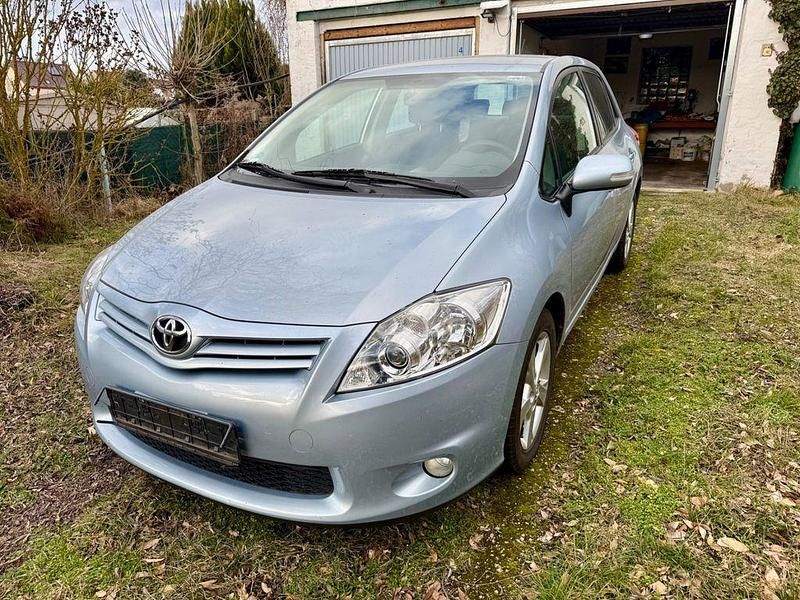 Gebraucht Toyota Auris Edition 99 PS (72 kW) 2011 Blau Kleinwagen