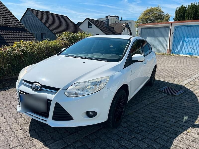 Gebraucht Ford Focus 2011 Weiß Limousine