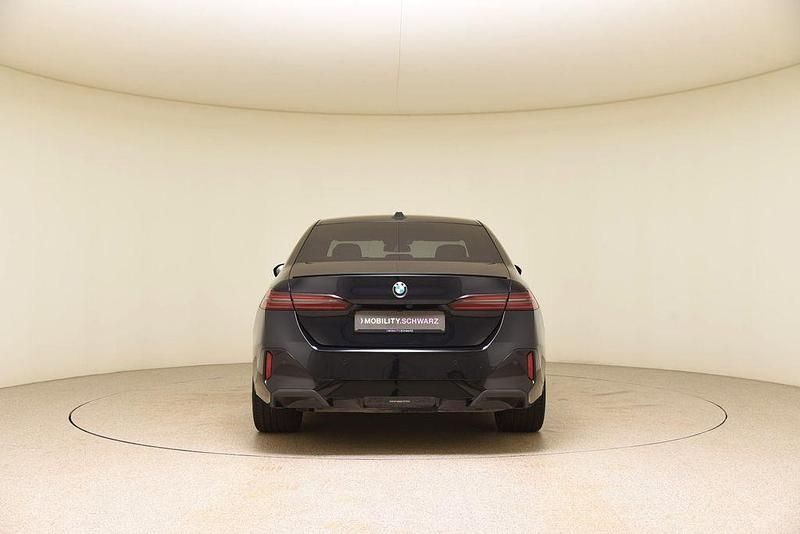 Gebraucht BMW 520 M Sport 197 PS (144 kW) 2024 Schwarz Limousine