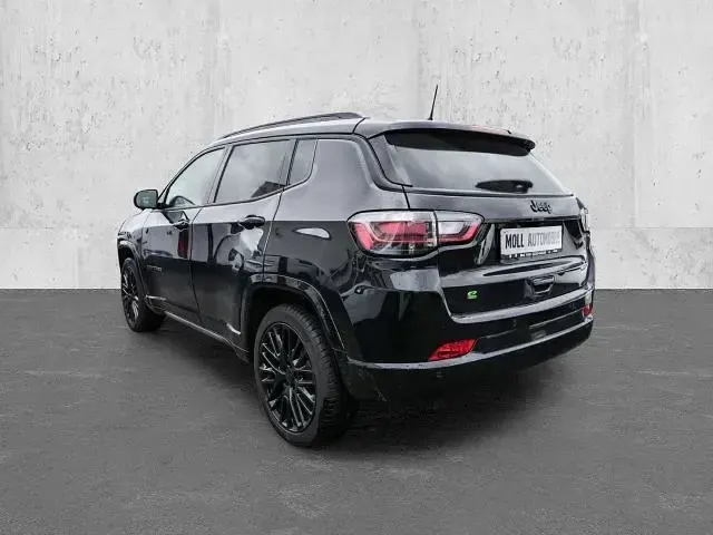 Gebraucht Jeep Compass 131 PS (96 kW) 2024 Schwarz SUV