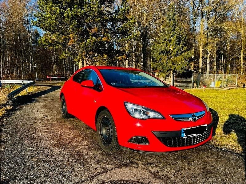Rot Gebraucht 2014 Opel Astra GTC Limousine | 5.250 € (Guter Preis) - Bild 1/4