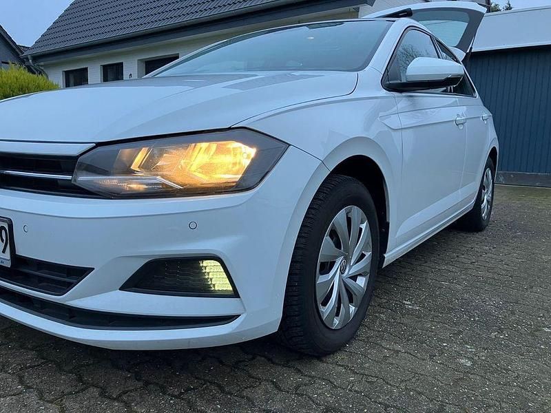 Gebraucht VW Polo Comfortline 95 PS (69 kW) 2018 Weiß Limousine