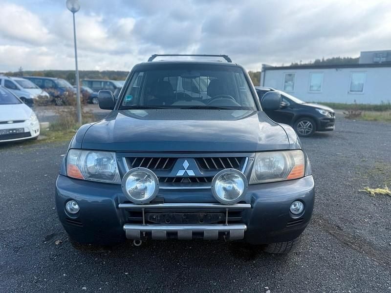 Grau Gebraucht 2003 Mitsubishi Pajero SUV | 4.990 € (Superpreis) - Bild 1/4
