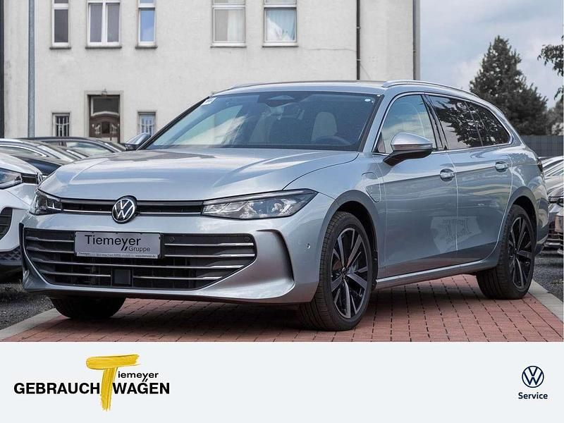 Silber Gebraucht 2024 VW Passat Business Kombi | 33.680 € (Superpreis) - Bild 1/4