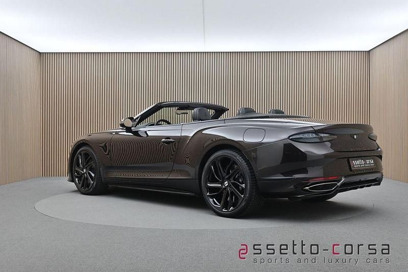Neu Bentley Continental 782 PS (575 kW) 2026 Braun Cabrio
