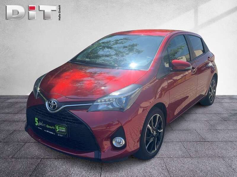 Red mica (metallic) Gebraucht 2015 Toyota Yaris Limousine | 8.690 € (Guter Preis) - Bild 1/4