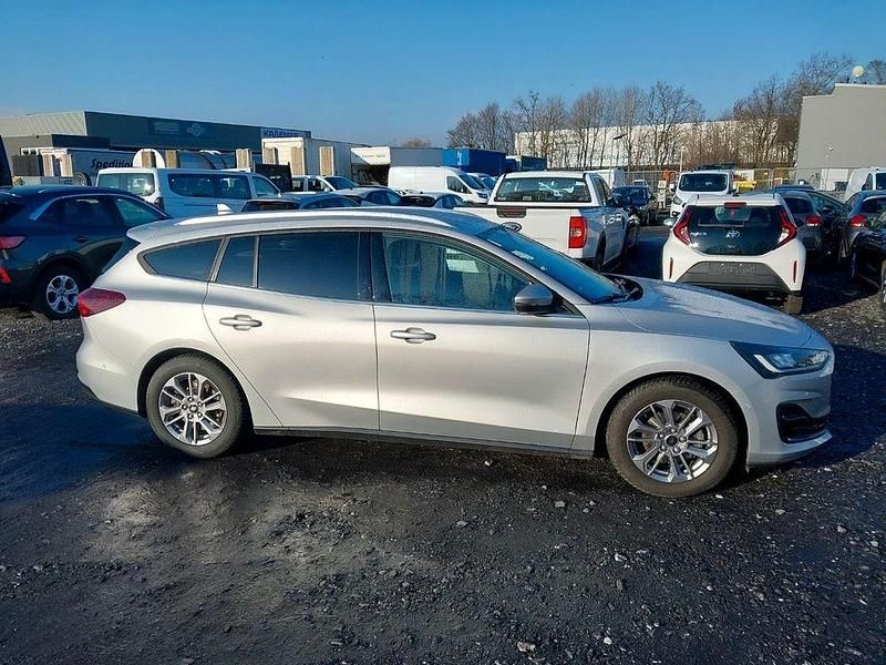 Gebraucht Ford Focus 116 PS (85 kW) 2023 Silber Limousine