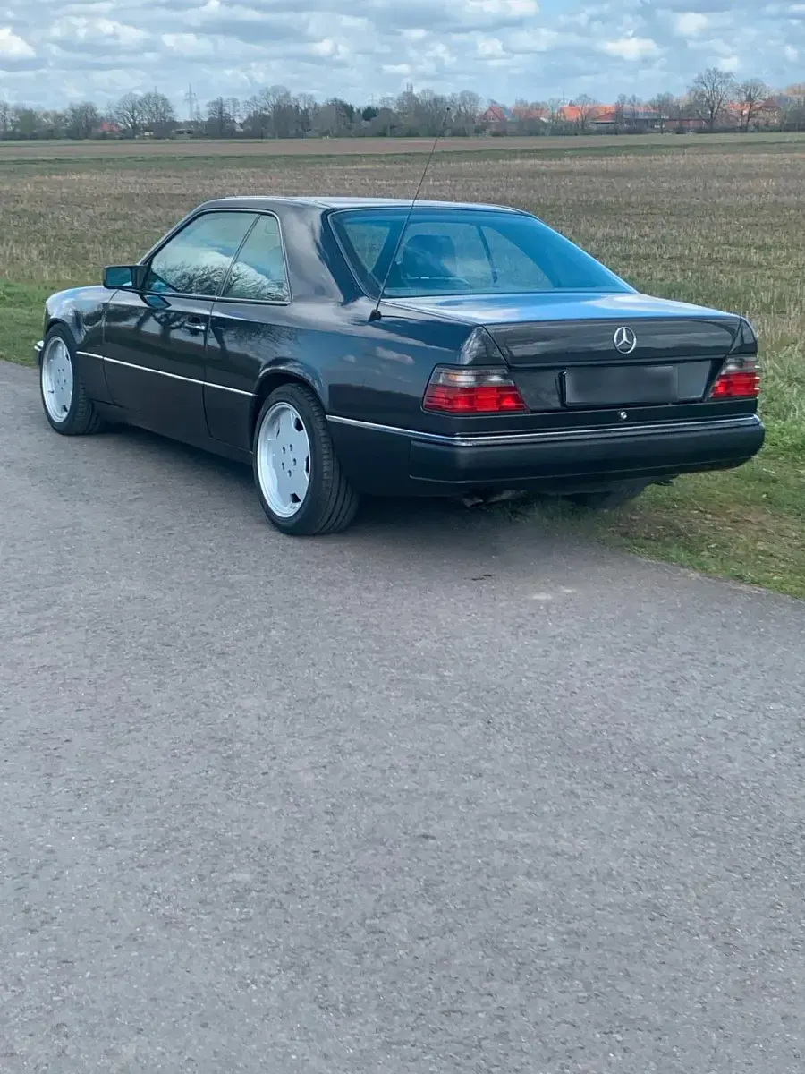 Gebraucht Mercedes E320 220 PS (161 kW) 1993 Schwarz Coupé