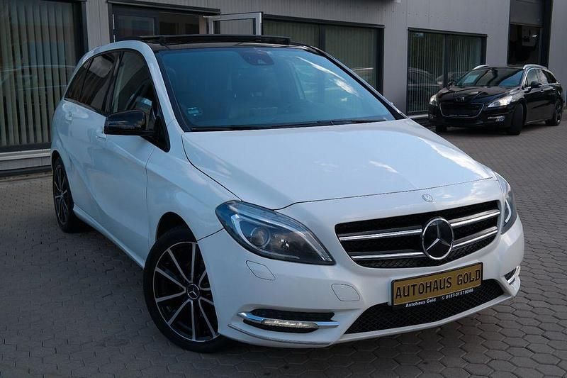 Gebraucht Mercedes B200 136 PS (100 kW) 2012 Weiß Van / Kleinbus